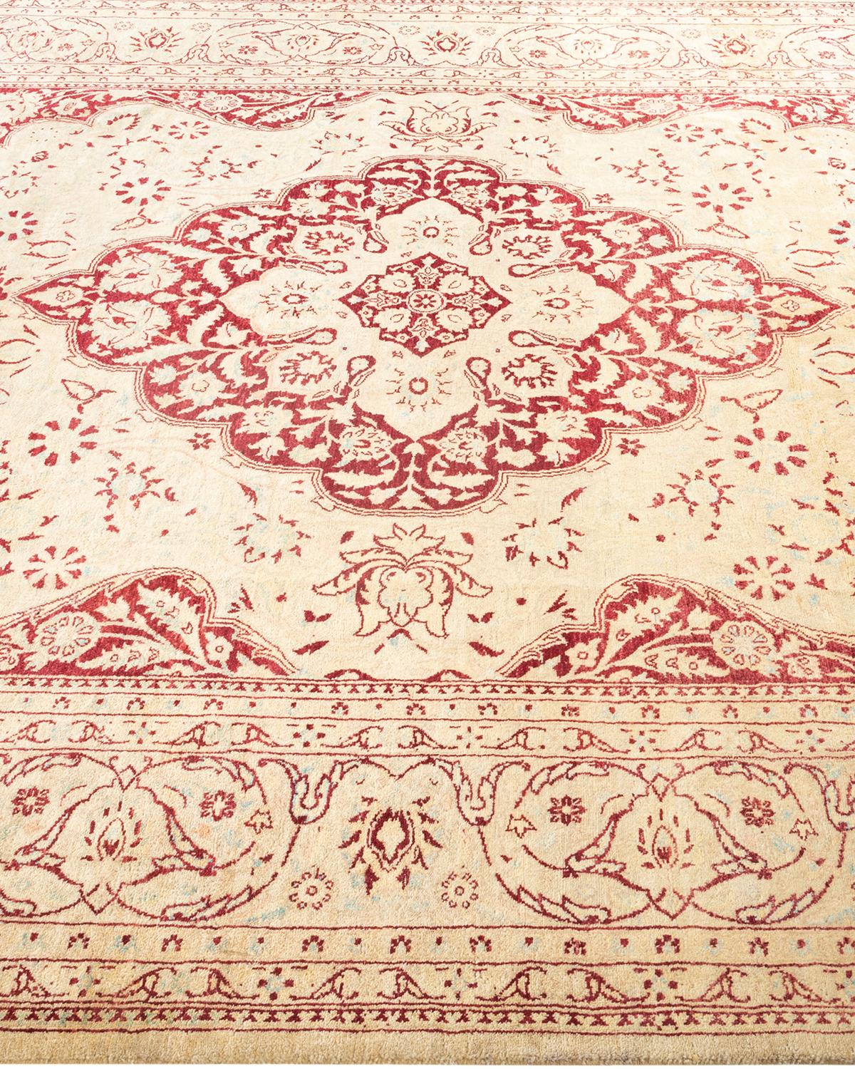 Tappeto d'area orientale Mogul beige unico nel suo genere, annodato a mano In condizioni Nuovo in vendita a Norwalk, CT