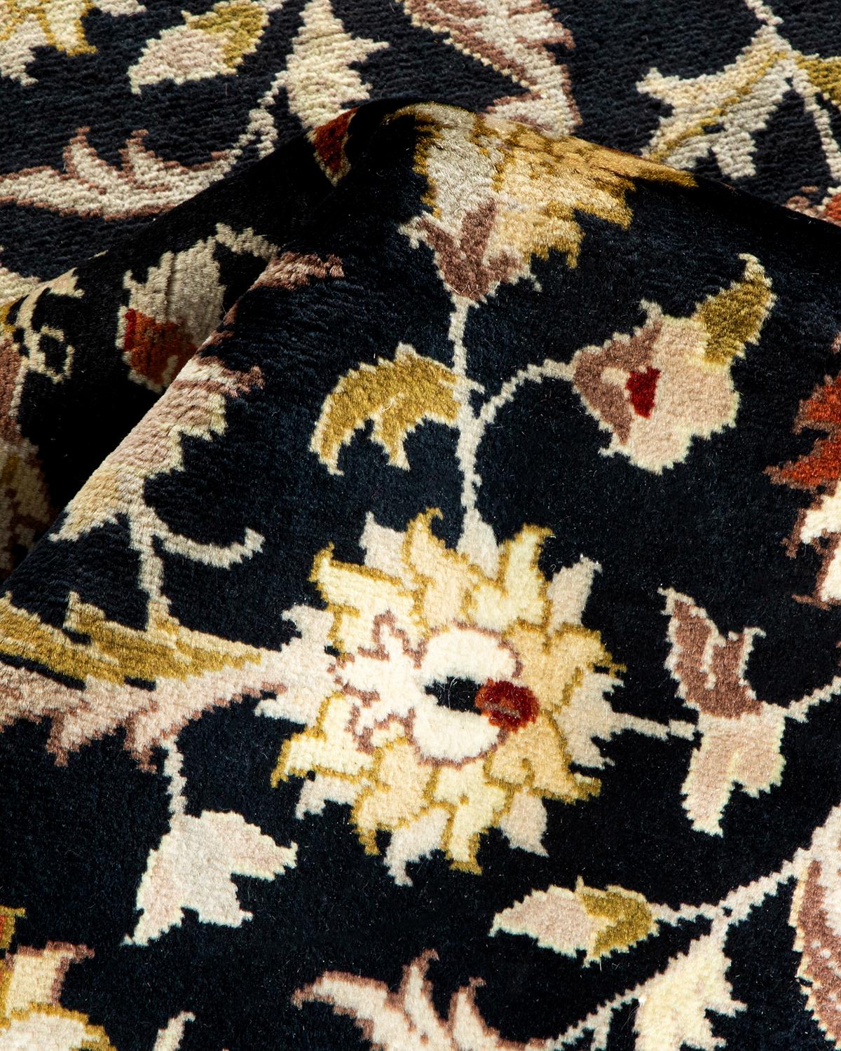 Einzigartiger handgeknüpfter schwarzer Oriental Mogul-Teppich, 2' 7 Zoll x 12' 6 Zoll (Wolle) im Angebot