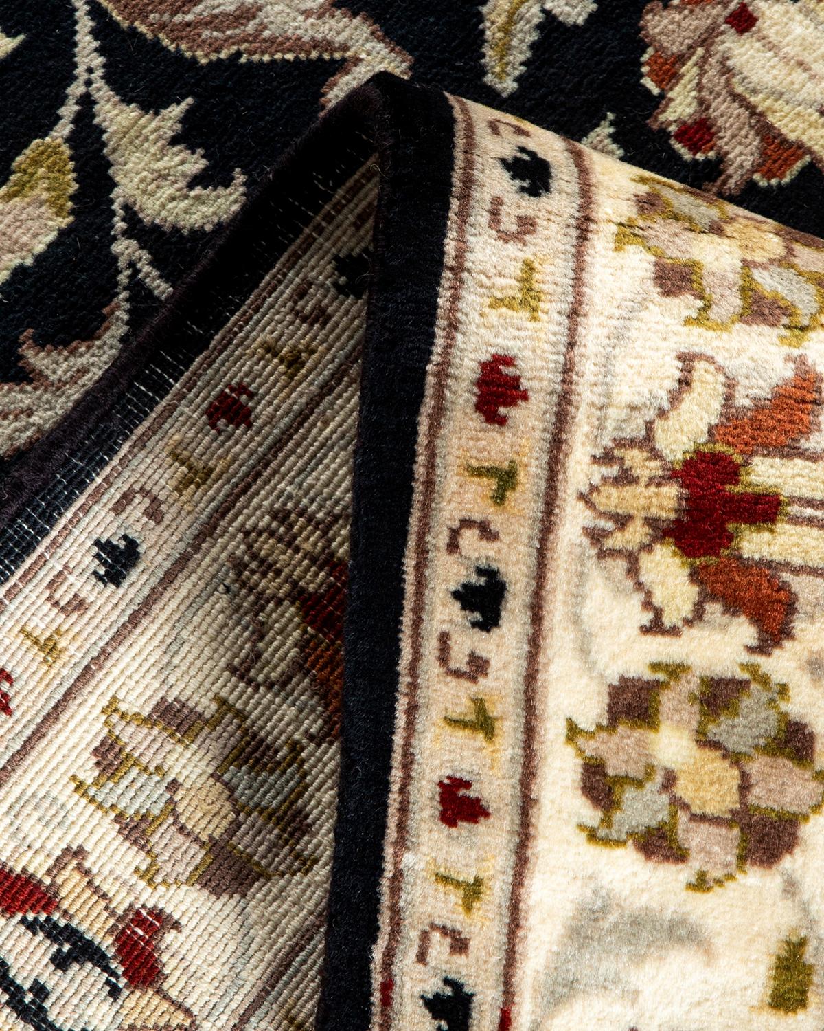 Einzigartiger handgeknüpfter schwarzer Oriental Mogul-Teppich, 2' 7 Zoll x 12' 6 Zoll im Angebot 1