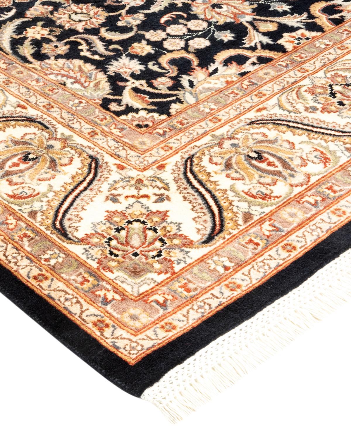 Avec leurs palettes discrètes et leurs motifs allover, les tapis de la collection Mogul apporteront une sophistication intemporelle à n'importe quelle pièce. Influencés par un éventail de motifs turcs, indiens et persans, les artisans qui tissent à