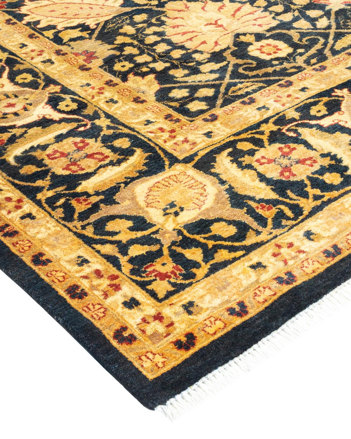 Die Teppiche der Mogul-Kollektion bringen mit ihren dezenten Farben und Allover-Mustern zeitlose Eleganz in jeden Raum. Beeinflusst von einem Spektrum türkischer, indischer und persischer Designs, lassen die Kunsthandwerker, die diese Wollteppiche