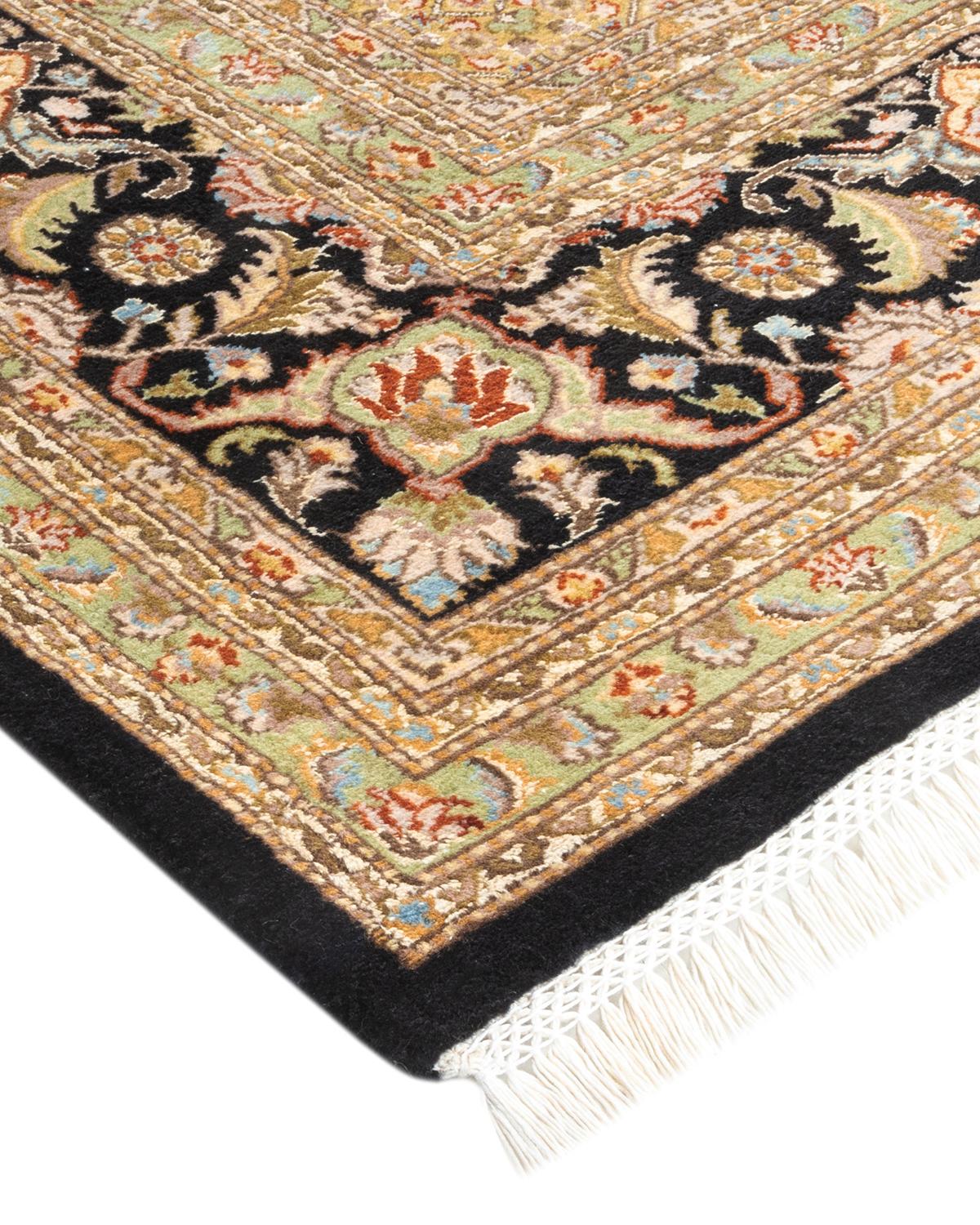 Avec leurs palettes discrètes et leurs motifs à l'envers, les tapis de la collection Mogul apporteront une sophistication intemporelle à n'importe quelle pièce. Influencés par un éventail de motifs turcs, indiens et persans, les artisans qui tissent