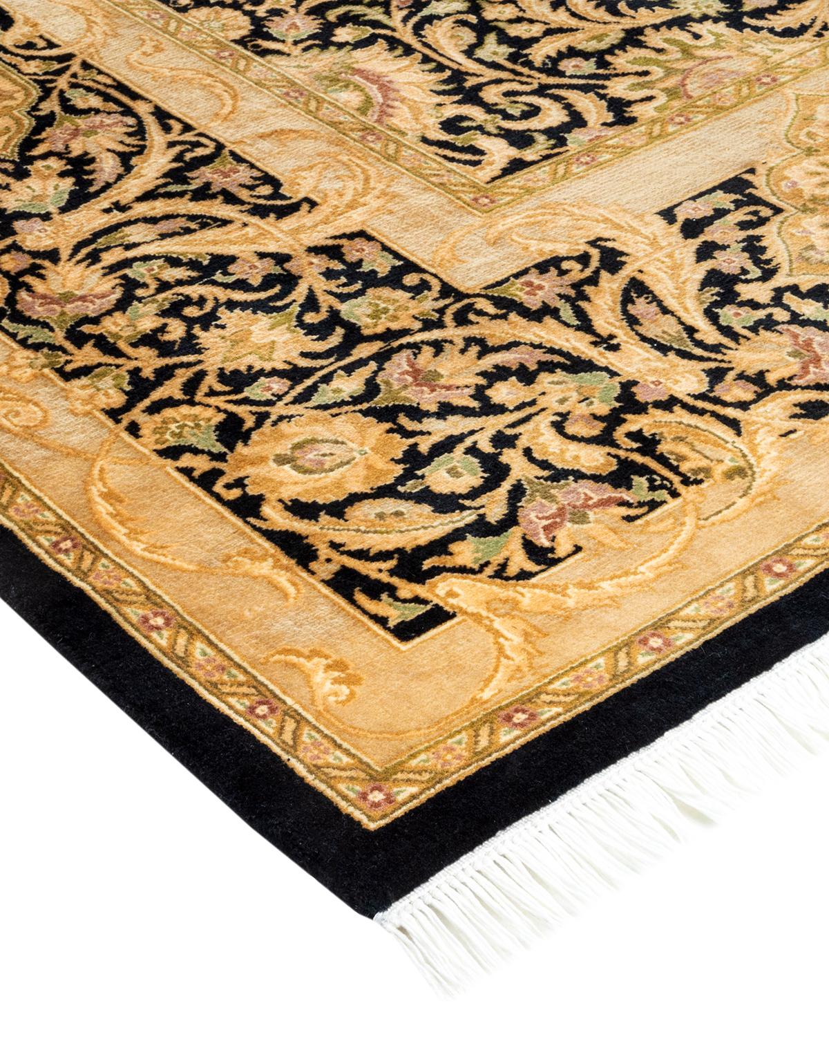 Avec leurs palettes discrètes et leurs motifs à l'envers, les tapis de la collection Mogul apporteront une sophistication intemporelle à n'importe quelle pièce. Influencés par un éventail de motifs turcs, indiens et persans, les artisans qui tissent