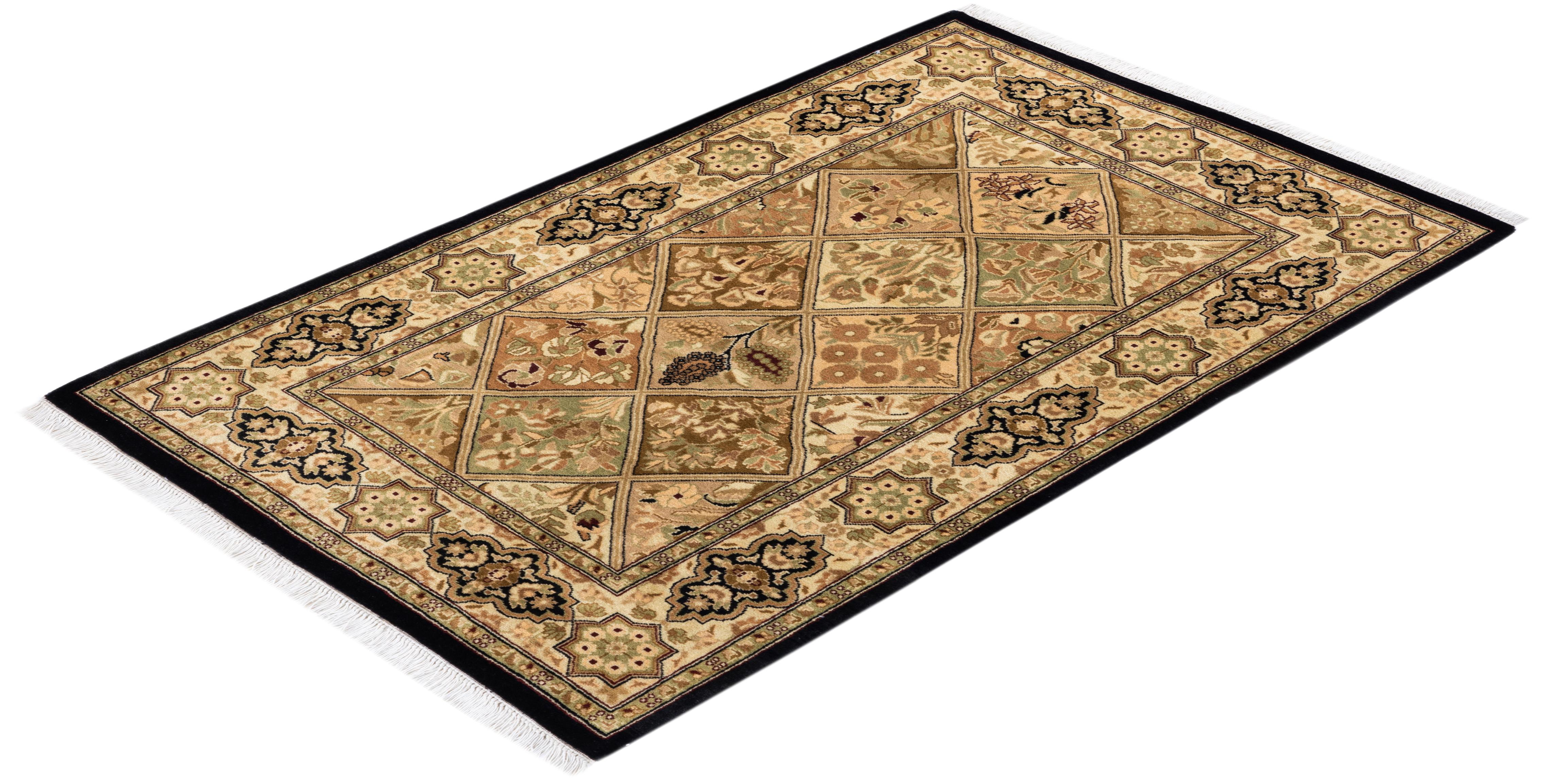 Tappeto orientale Mogul Brown, unico nel suo genere e annodato a mano in vendita 2