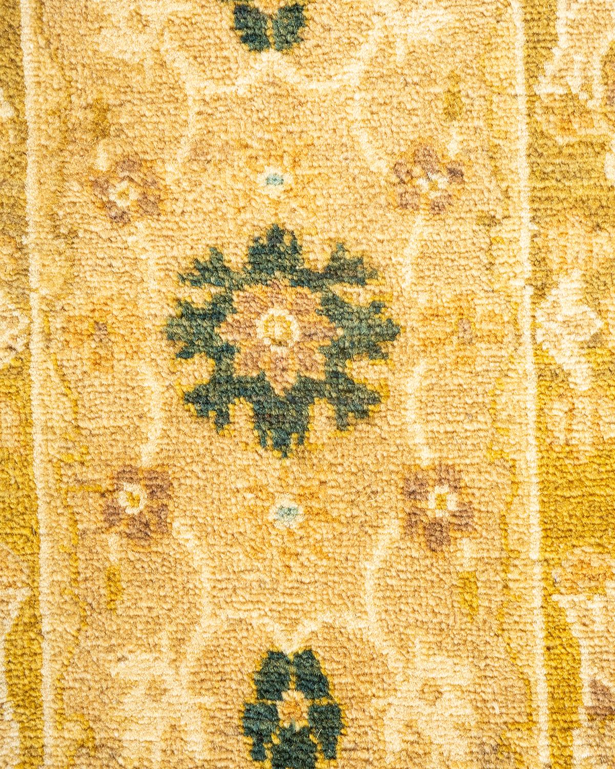 Pakistanais Tapis Oriental Mogul marron noué à la main, unique en son genre en vente
