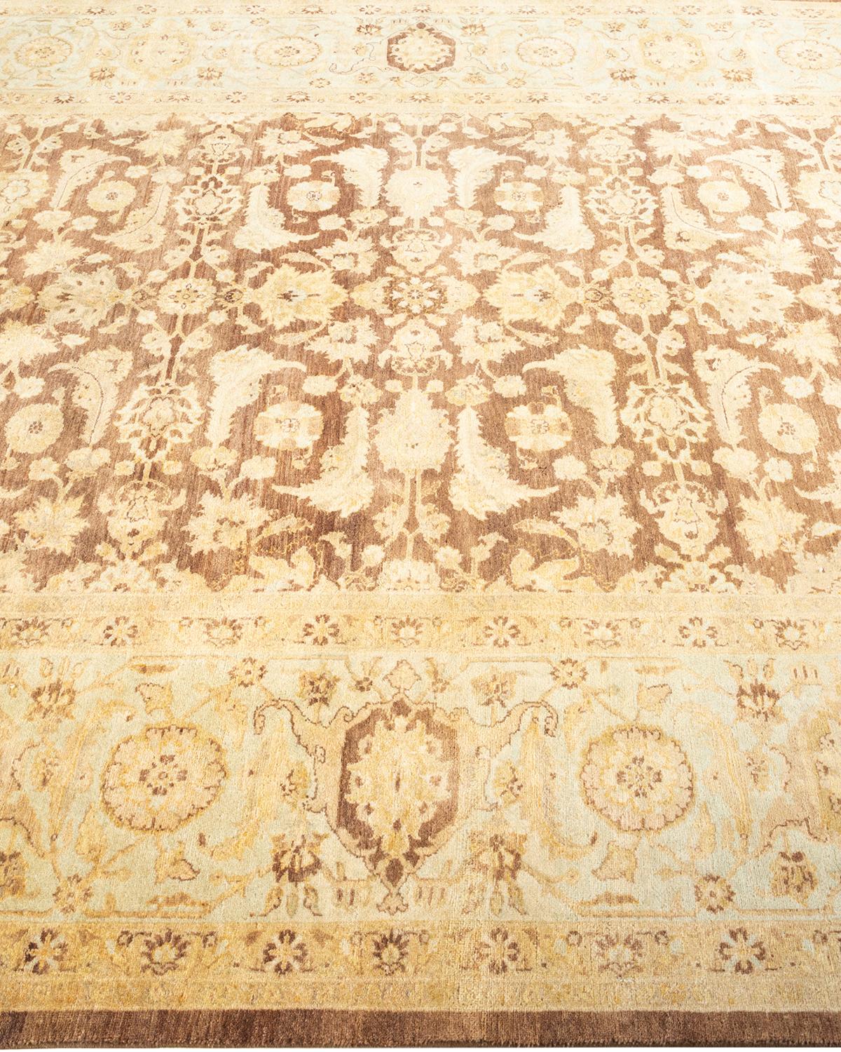 Tappeto orientale Mogul Brown, unico nel suo genere e annodato a mano In condizioni Nuovo in vendita a Norwalk, CT
