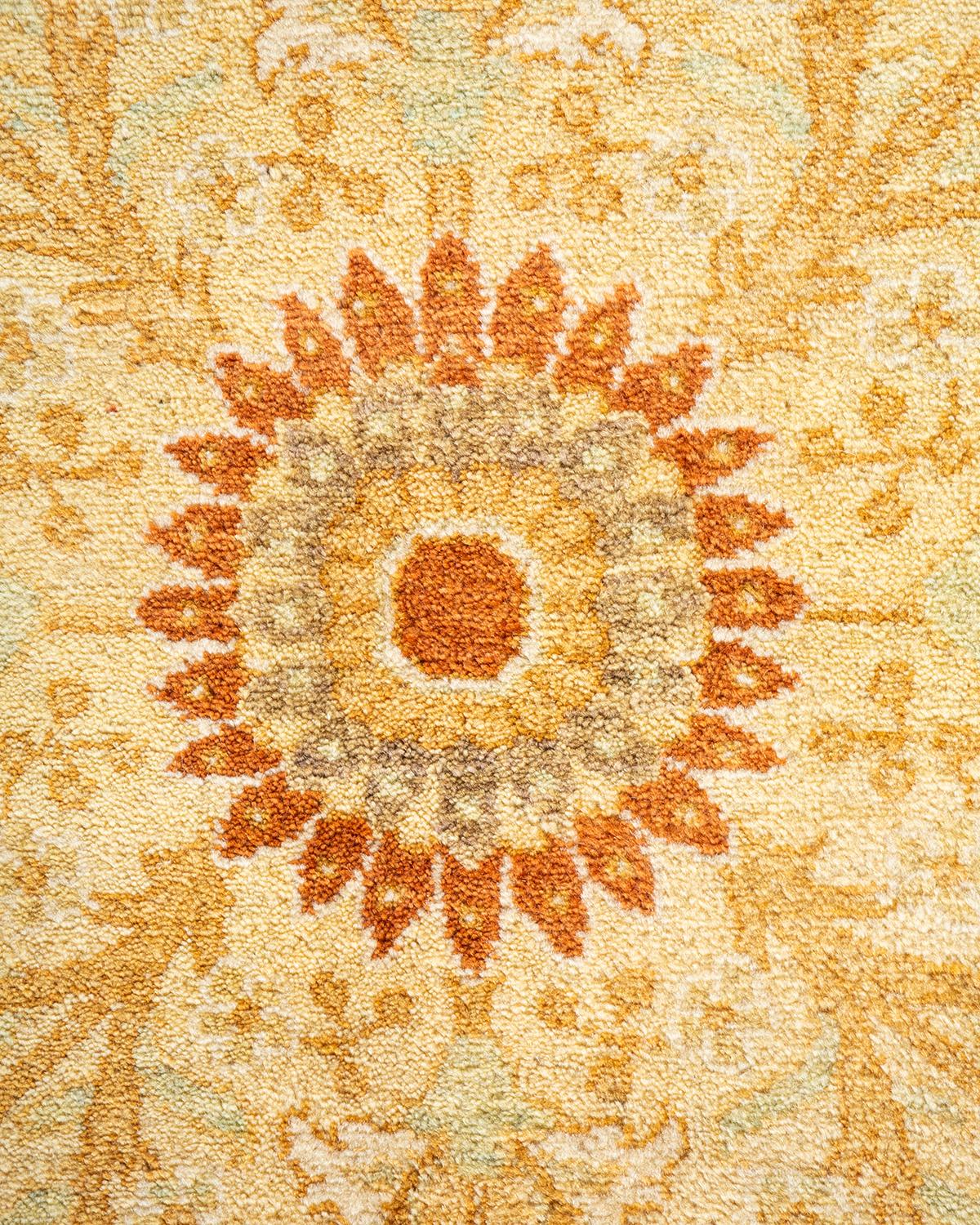 Handgeknüpfter orientalischer Mogul-Teppich in Braun, Unikat (Pakistanisch) im Angebot