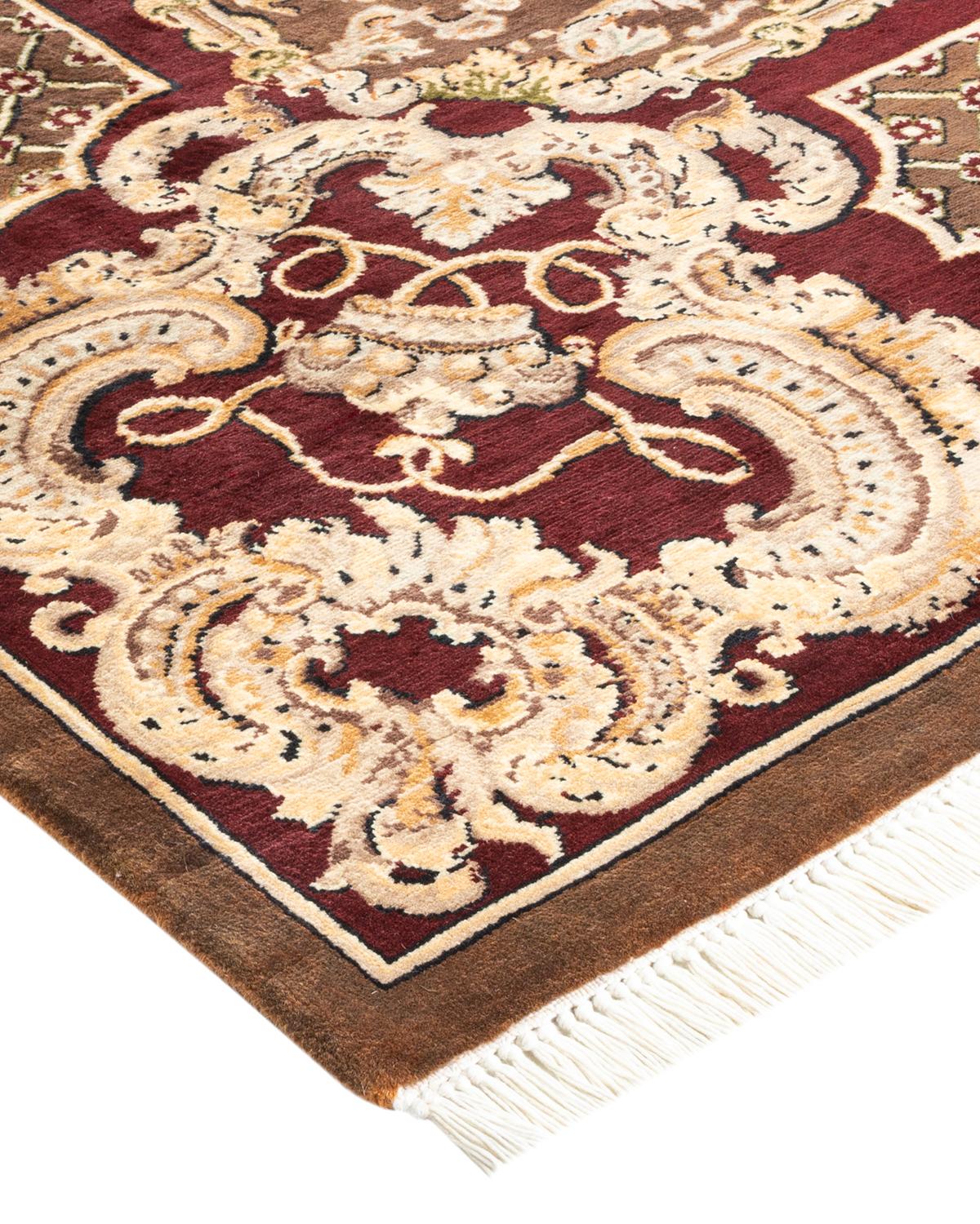 Die Teppiche der Mogul-Kollektion bringen mit ihren zurückhaltenden Farben und Allover-Mustern zeitlose Eleganz in jeden Raum. Beeinflusst von einem Spektrum türkischer, indischer und persischer Designs, lassen die Kunsthandwerker, die diese