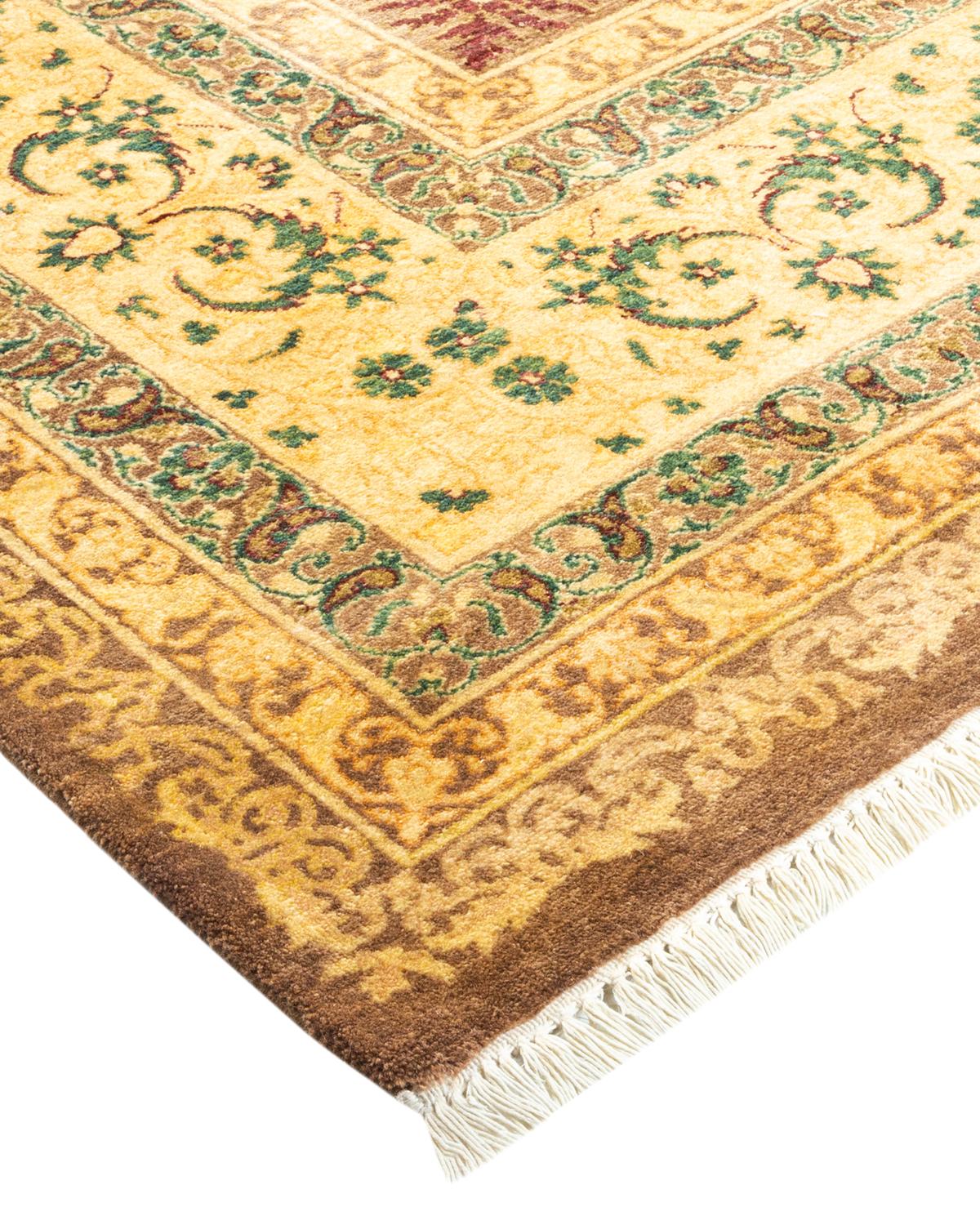Die Teppiche der Mogul-Kollektion bringen mit ihren zurückhaltenden Farben und Allover-Mustern zeitlose Eleganz in jeden Raum. Beeinflusst von einem Spektrum türkischer, indischer und persischer Designs, lassen die Kunsthandwerker, die diese