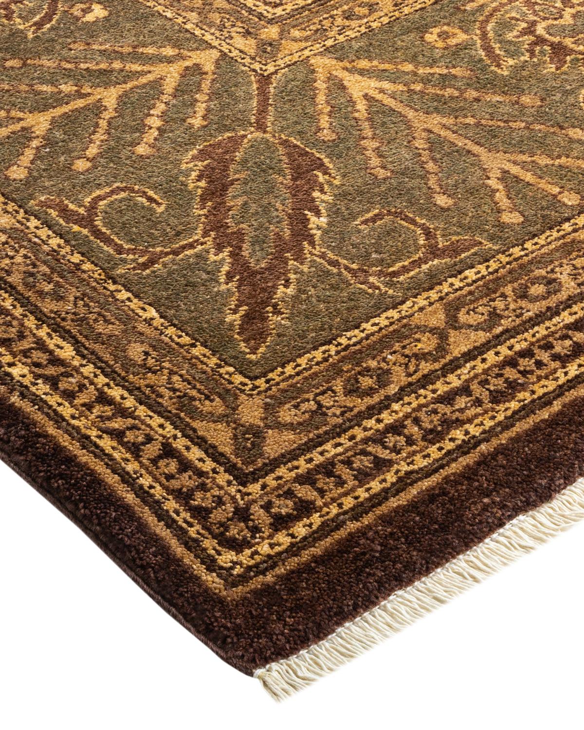 Las alfombras de la colección Mogul, con sus colores discretos y sus diseños en toda la superficie, aportarán una sofisticación atemporal a cualquier habitación. Influenciadas por un espectro de diseños turcos, indios y persas, los artesanos que