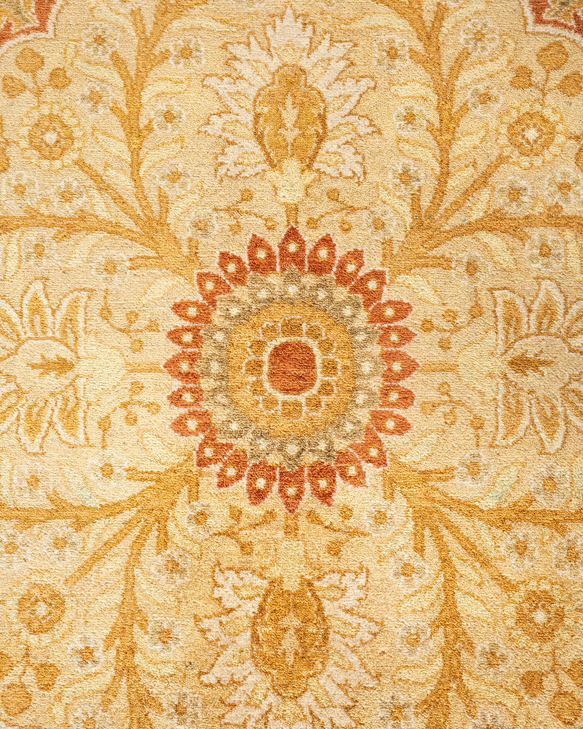 Die Teppiche der Mogul-Kollektion bringen mit ihren zurückhaltenden Farben und Allover-Mustern zeitlose Eleganz in jeden Raum. Beeinflusst von einem Spektrum türkischer, indischer und persischer Designs, lassen die Kunsthandwerker, die diese