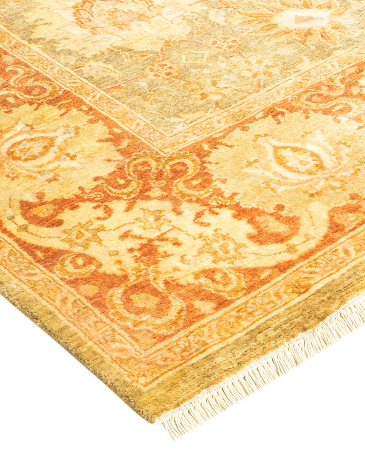 Avec leurs palettes discrètes et leurs motifs allover, les tapis de la collection Mogul apporteront une sophistication intemporelle à n'importe quelle pièce. Influencés par un éventail de motifs turcs, indiens et persans, les artisans qui tissent à