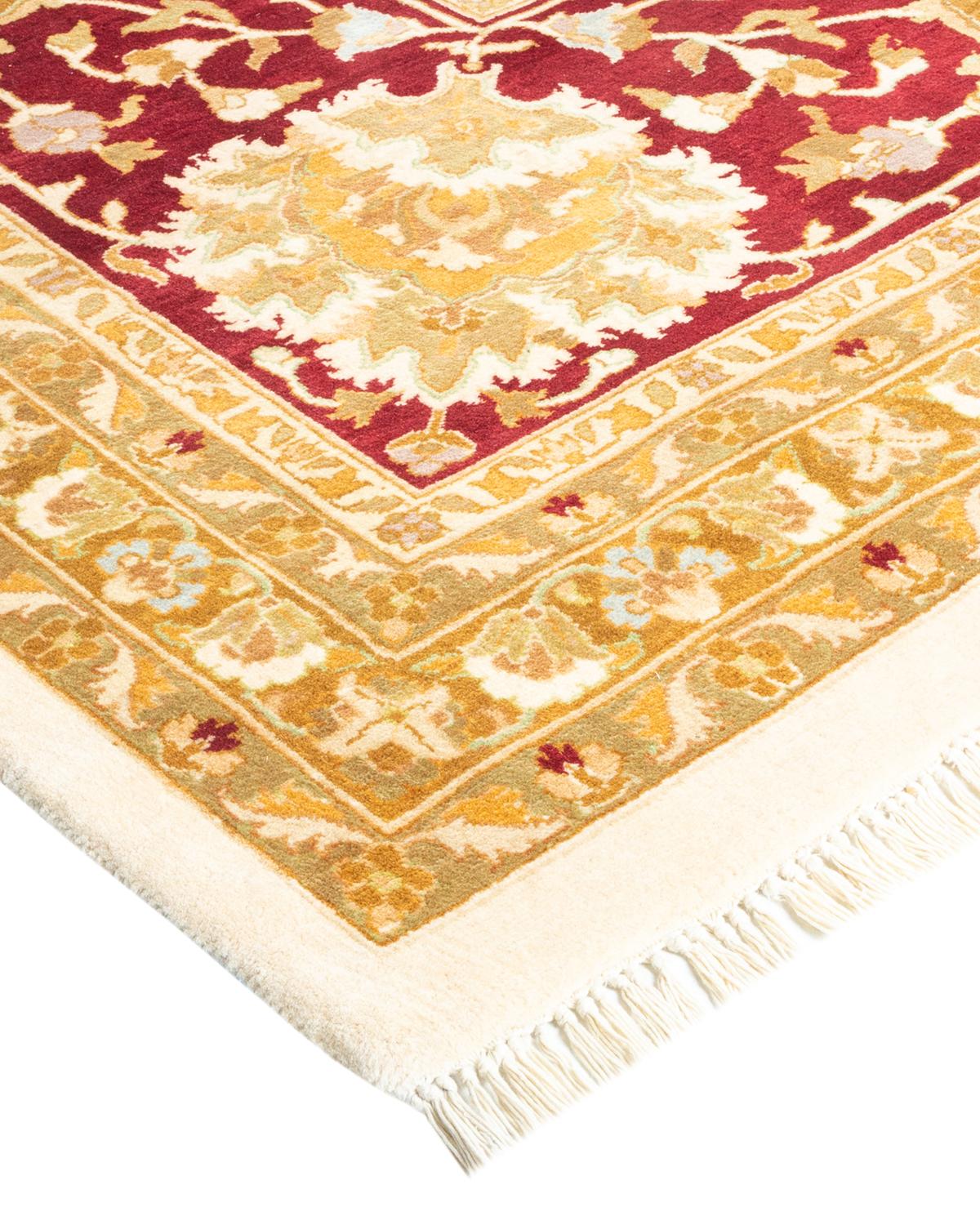 Las alfombras de la colección Mogul, con sus colores discretos y sus diseños en toda la superficie, aportarán una sofisticación atemporal a cualquier habitación. Influenciadas por un espectro de diseños turcos, indios y persas, los artesanos que