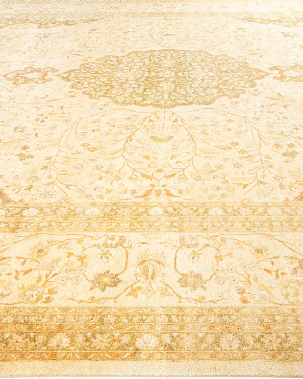 Tapis unique Oriental Mogul ivoire noué à la main unique en son genre Neuf à Norwalk, CT