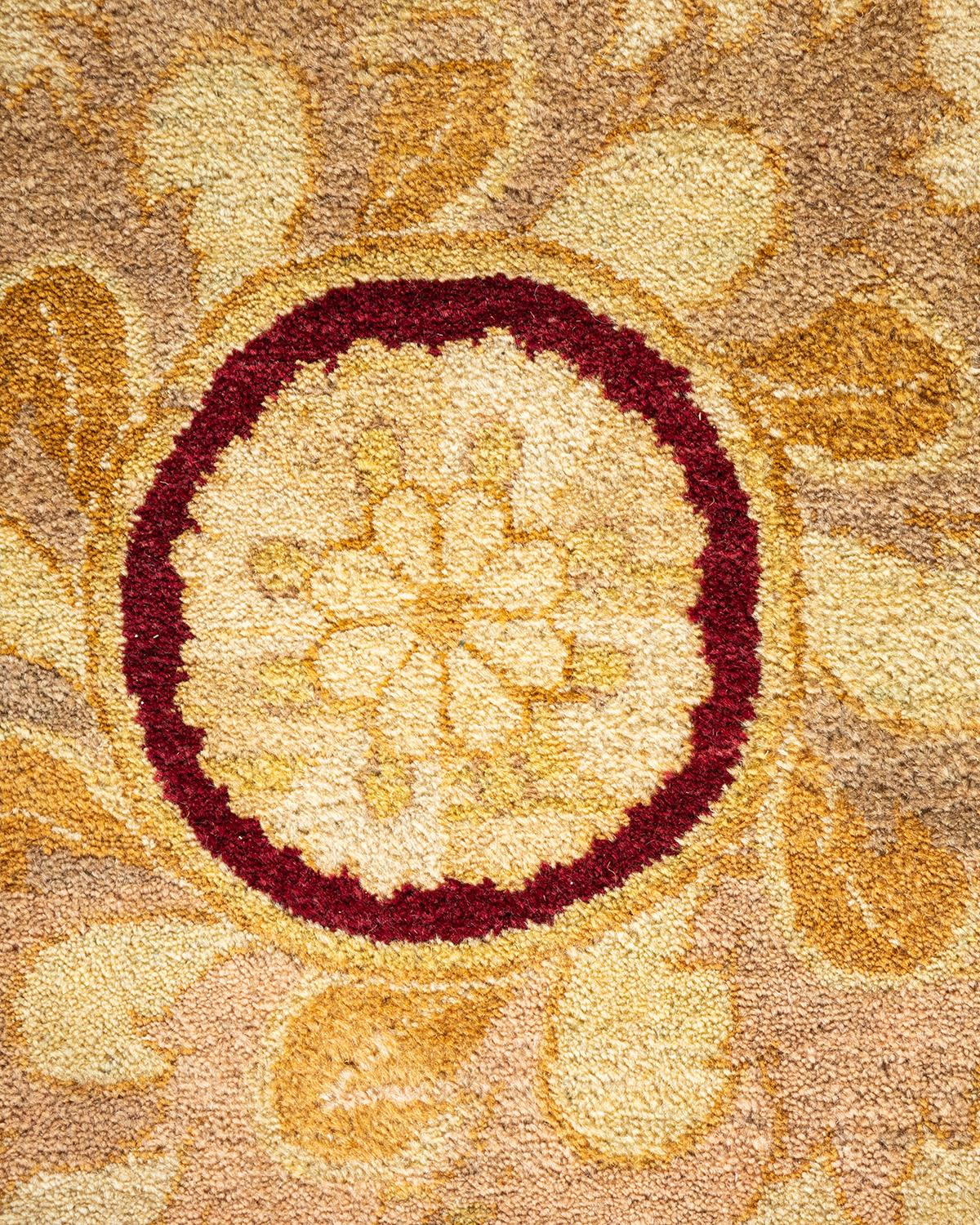 Pakistanais Tapis d'Orient Mogul Ivoire noué à la main, unique en son genre en vente