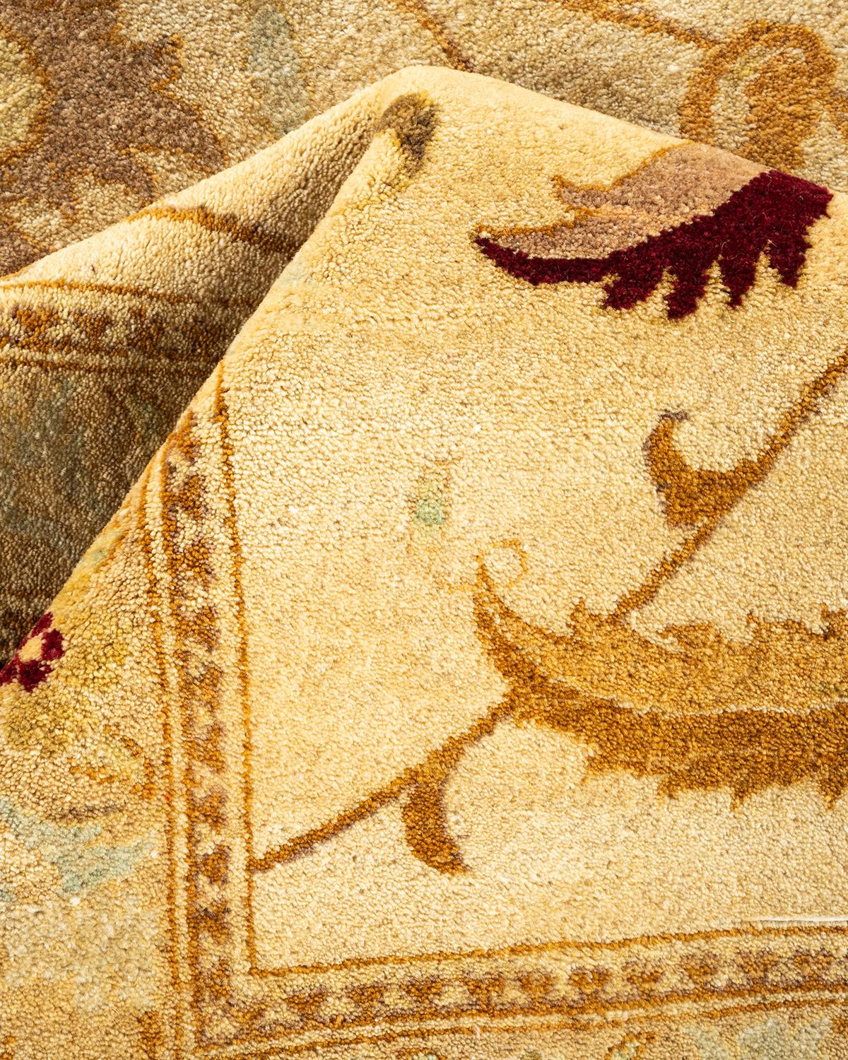Tapis d'Orient Mogul Ivoire noué à la main, unique en son genre en vente 1