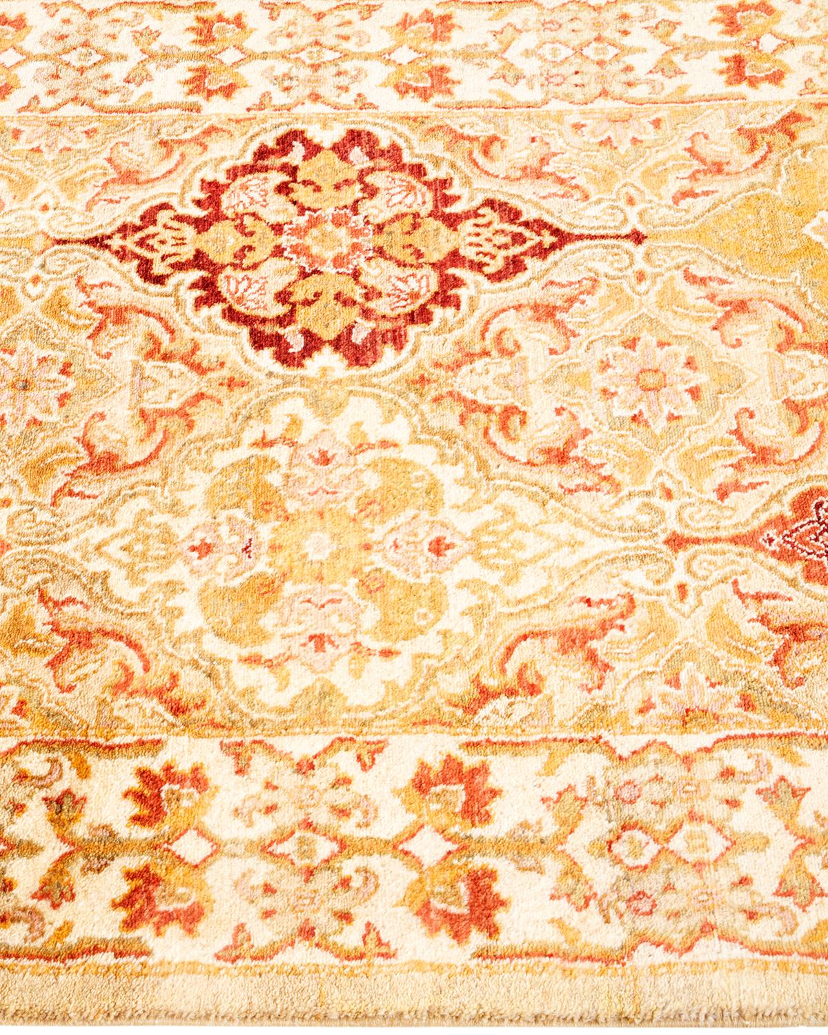 Tappeto orientale Mogul Ivory, unico nel suo genere e annodato a mano In condizioni Nuovo in vendita a Norwalk, CT