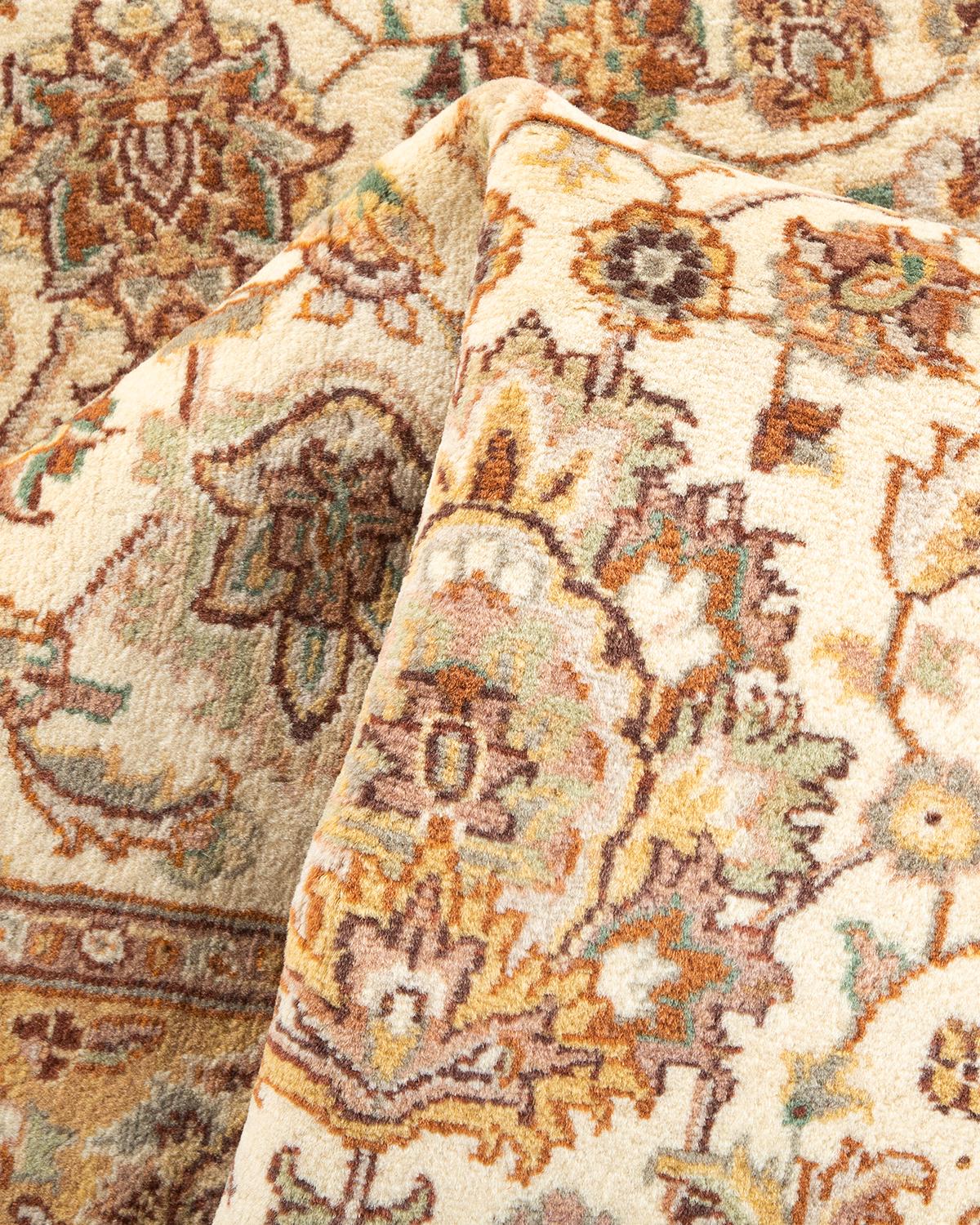 Handgeknüpfter orientalischer Mogul elfenbeinfarbener Teppich in Elfenbein, Unikat im Angebot 1
