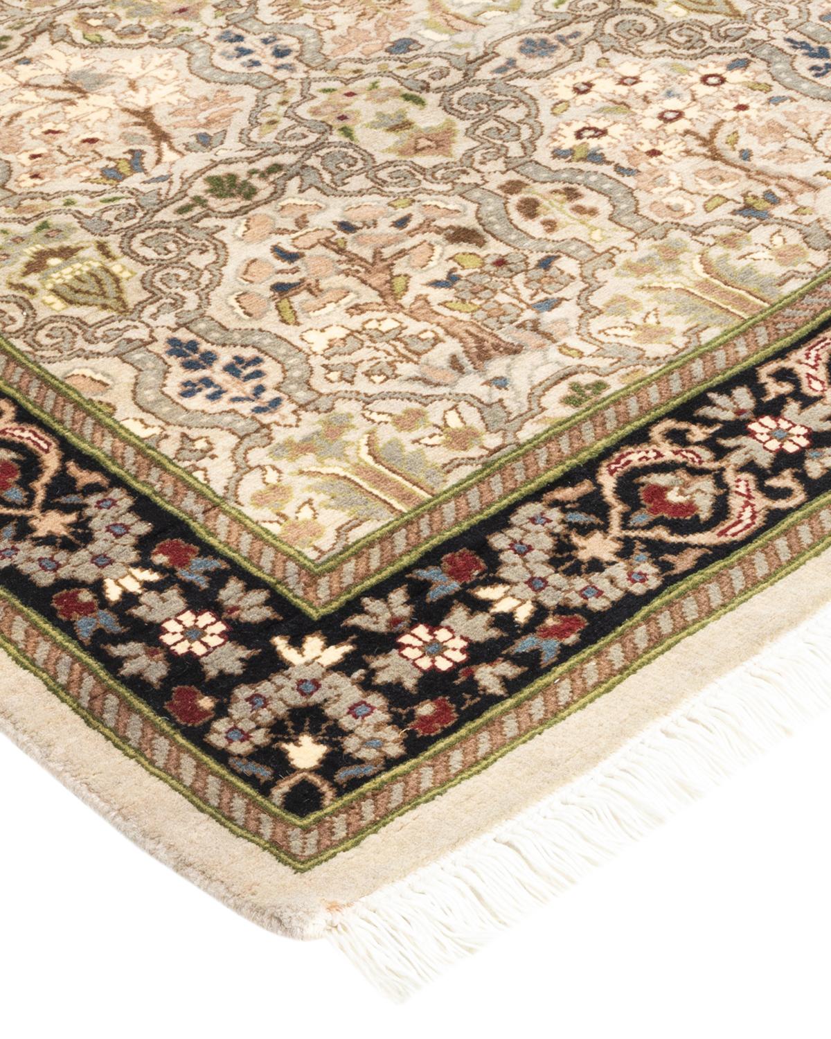 Die Teppiche der Mogul-Kollektion bringen mit ihren zurückhaltenden Farben und Allover-Mustern zeitlose Eleganz in jeden Raum. Beeinflusst von einem Spektrum türkischer, indischer und persischer Designs, lassen die Kunsthandwerker, die diese