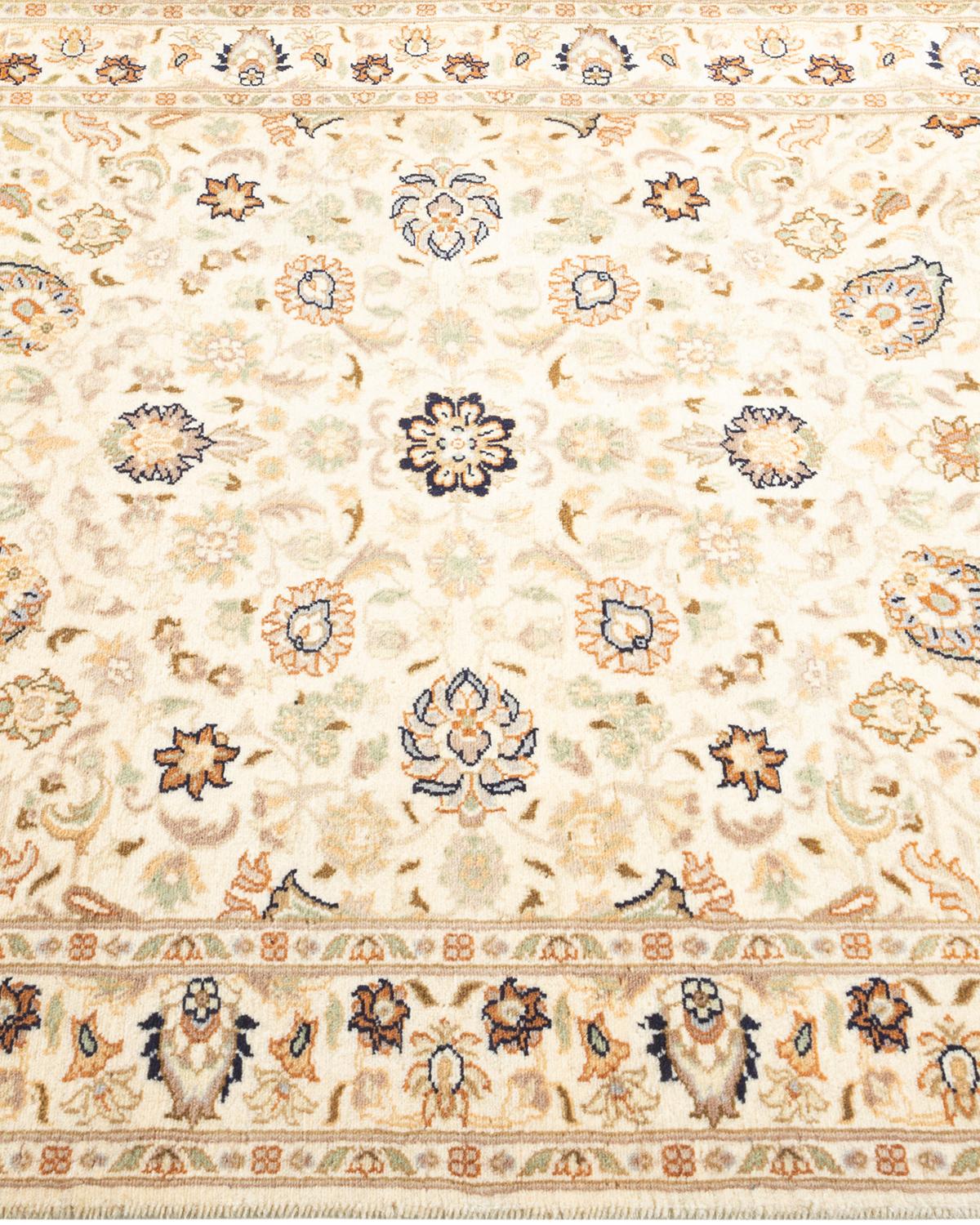 Tappeto orientale Mogul Ivory, unico nel suo genere e annodato a mano In condizioni Nuovo in vendita a Norwalk, CT