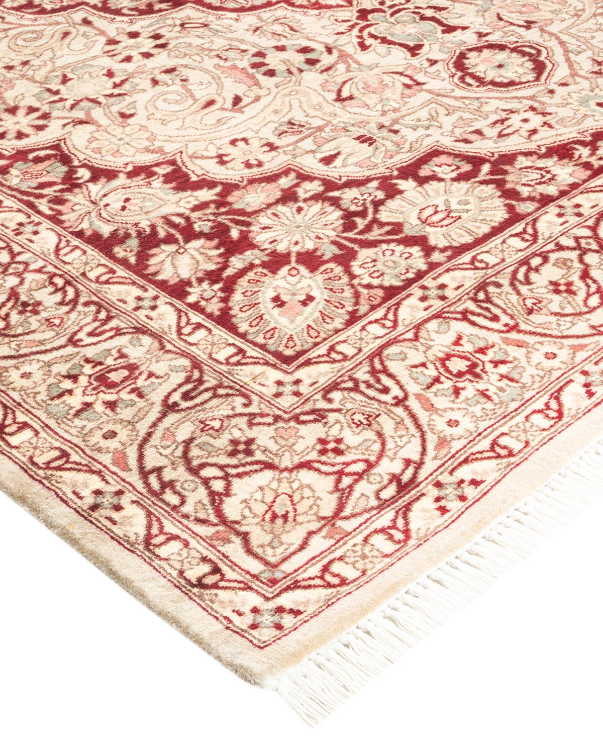 Die Teppiche der Mogul-Kollektion bringen mit ihren zurückhaltenden Farben und Allover-Mustern zeitlose Eleganz in jeden Raum. Beeinflusst von einem Spektrum türkischer, indischer und persischer Designs, lassen die Kunsthandwerker, die diese