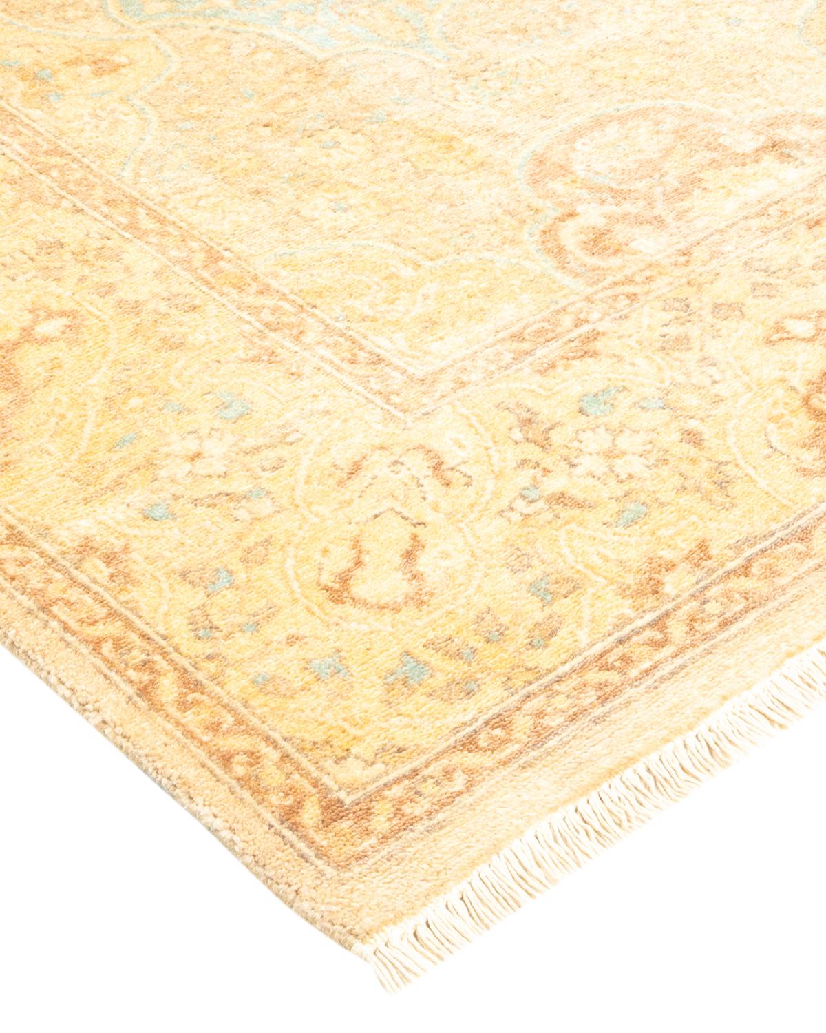 Avec leurs palettes discrètes et leurs motifs à l'envers, les tapis de la collection Mogul apporteront une sophistication intemporelle à n'importe quelle pièce. Influencés par un éventail de motifs turcs, indiens et persans, les artisans qui tissent