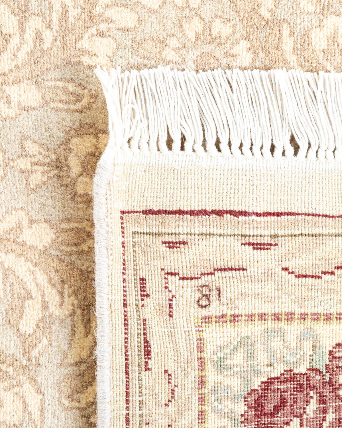 Handgeknüpfter orientalischer Mogul Elfenbeinfarbener Teppich, Unikat (21. Jahrhundert und zeitgenössisch) im Angebot