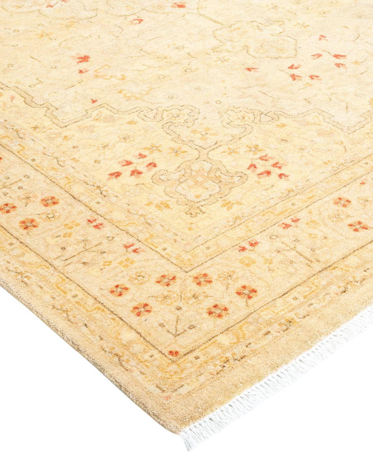 Avec leurs palettes discrètes et leurs motifs à l'envers, les tapis de la collection Mogul apporteront une sophistication intemporelle à n'importe quelle pièce. Influencés par un éventail de motifs turcs, indiens et persans, les artisans qui tissent