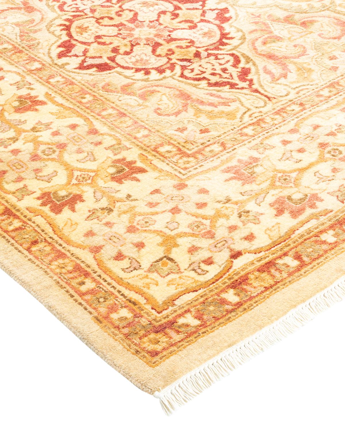 Avec leurs palettes discrètes et leurs motifs allover, les tapis de la collection Mogul apporteront une sophistication intemporelle à n'importe quelle pièce. Influencés par un éventail de motifs turcs, indiens et persans, les artisans qui tissent à