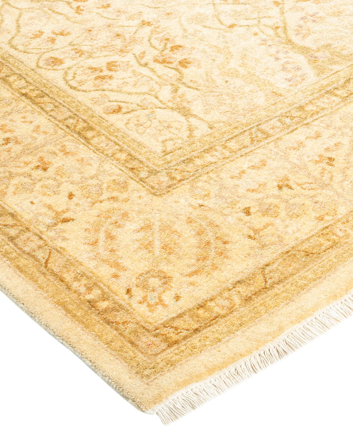 Avec leurs palettes discrètes et leurs motifs allover, les tapis de la collection Mogul apporteront une sophistication intemporelle à n'importe quelle pièce. Influencés par un éventail de motifs turcs, indiens et persans, les artisans qui tissent à
