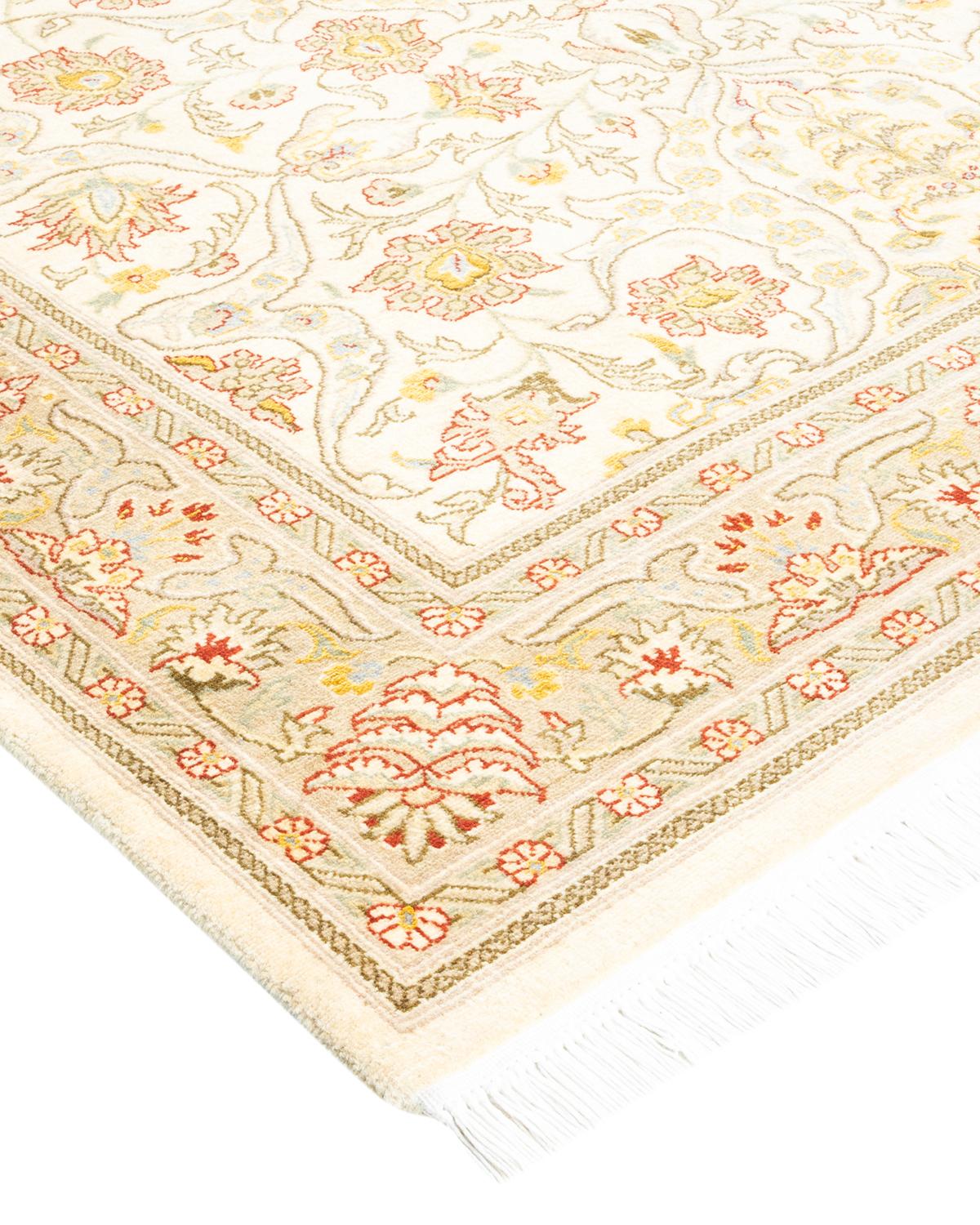 Avec leurs palettes discrètes et leurs motifs allover, les tapis de la collection Mogul apporteront une sophistication intemporelle à n'importe quelle pièce. Influencés par un éventail de motifs turcs, indiens et persans, les artisans qui tissent à