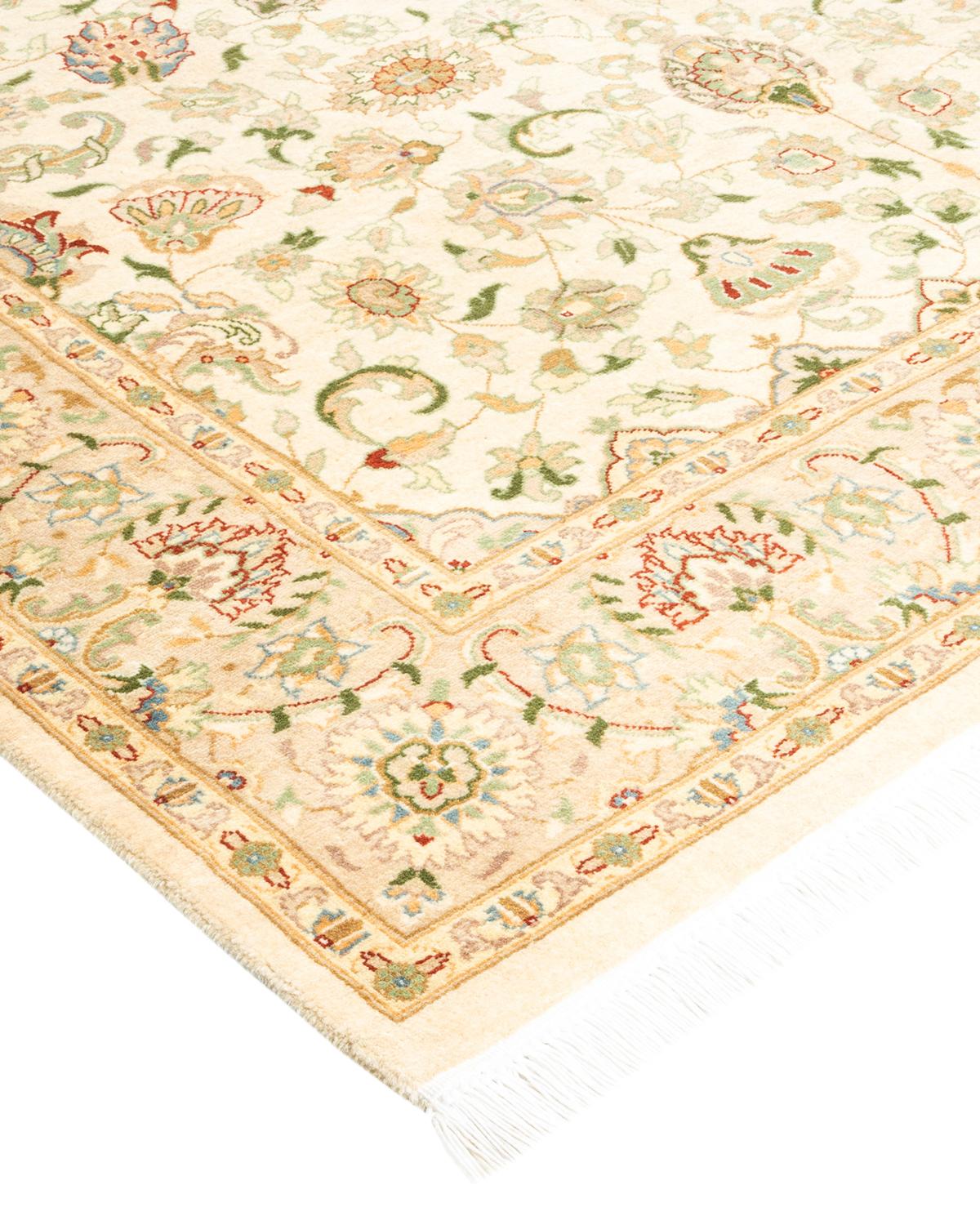 Las alfombras de la colección Mogul, con sus colores discretos y sus diseños en toda la superficie, aportarán una sofisticación atemporal a cualquier habitación. Influenciadas por un espectro de diseños turcos, indios y persas, los artesanos que