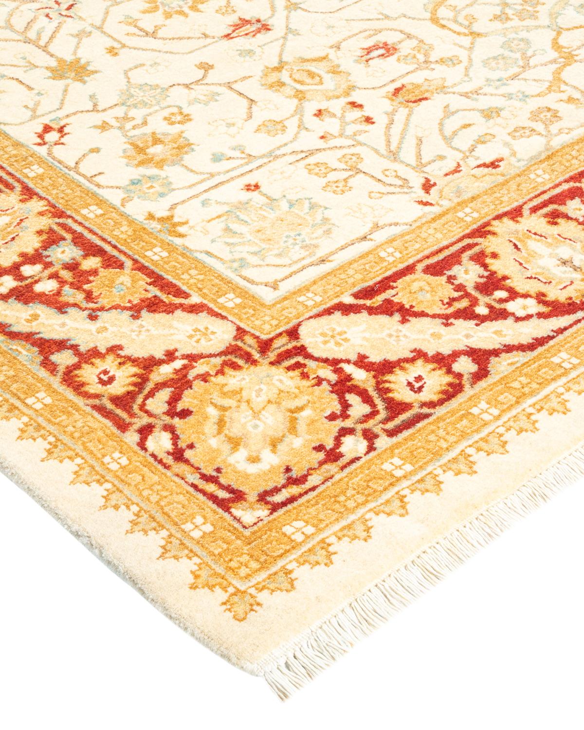 Avec leurs palettes discrètes et leurs motifs à l'envers, les tapis de la collection Mogul apporteront une sophistication intemporelle à n'importe quelle pièce. Influencés par un éventail de motifs turcs, indiens et persans, les artisans qui tissent