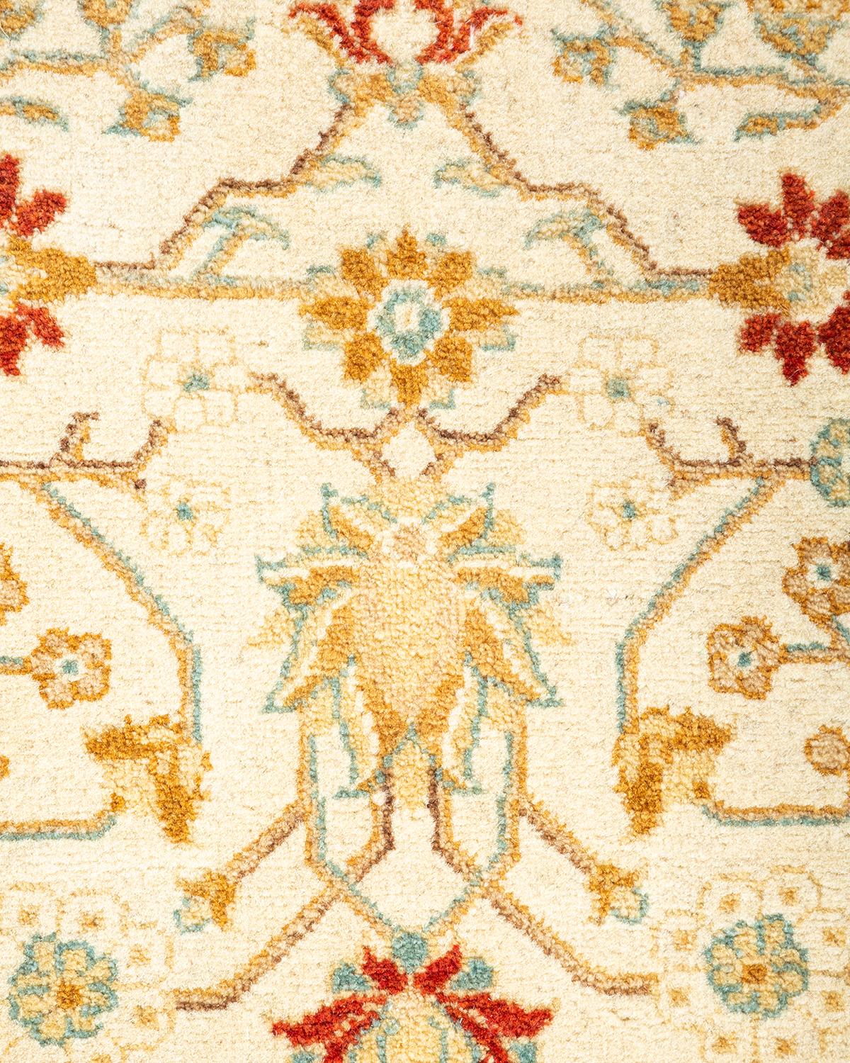 Pakistanais Tapis Oriental Mogul ivoire noué à la main, unique en son genre en vente