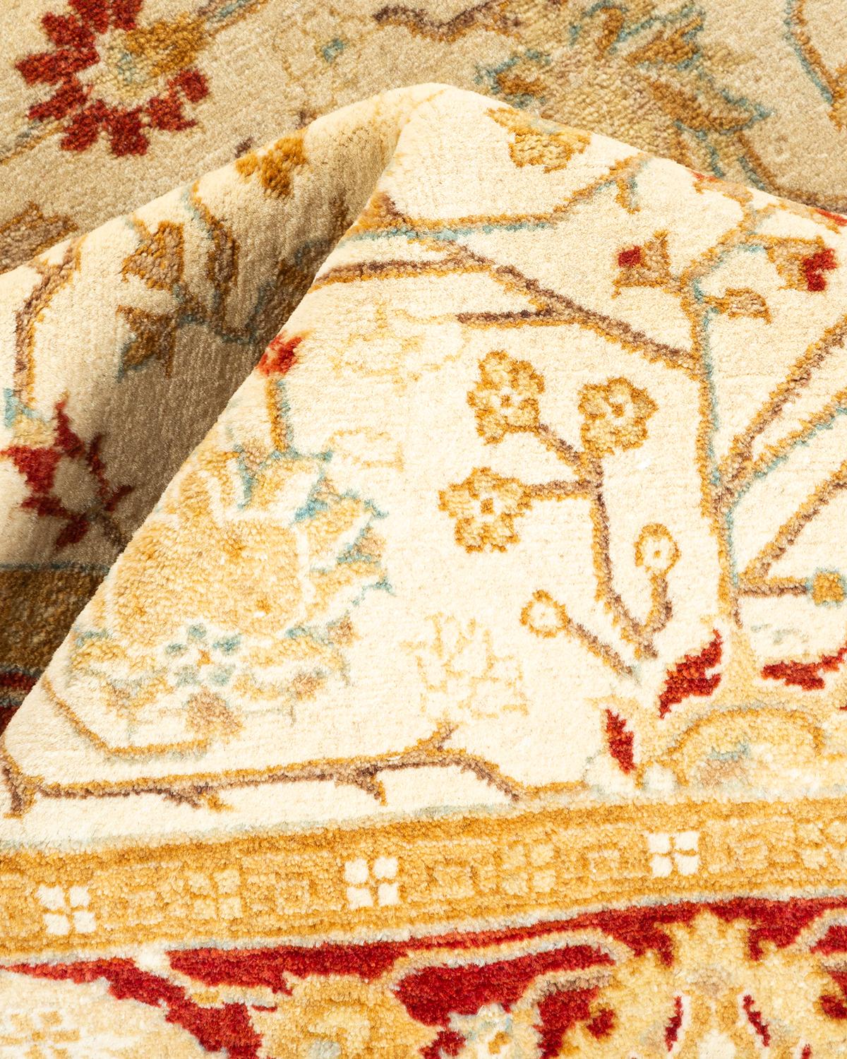 Tapis Oriental Mogul ivoire noué à la main, unique en son genre en vente 1