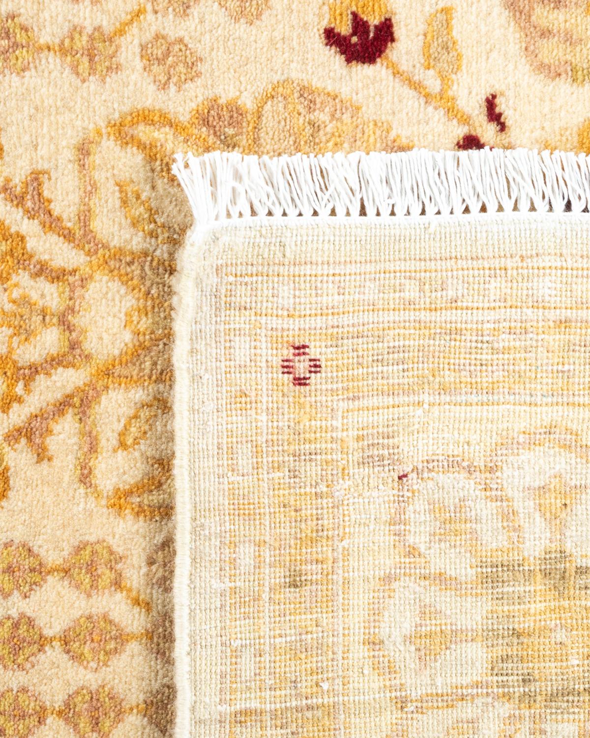 Handgeknüpfter orientalischer Mogul elfenbeinfarbener Teppich in Elfenbein, Unikat (21. Jahrhundert und zeitgenössisch) im Angebot