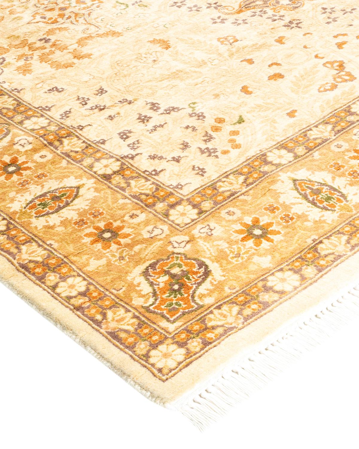 Avec leurs palettes discrètes et leurs motifs à l'envers, les tapis de la collection Mogul apporteront une sophistication intemporelle à n'importe quelle pièce. Influencés par un éventail de motifs turcs, indiens et persans, les artisans qui tissent
