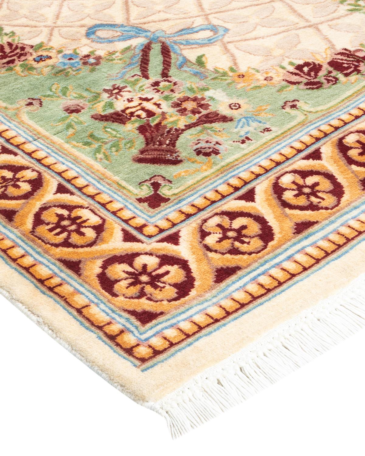 Die Teppiche der Mogul-Kollektion bringen mit ihren zurückhaltenden Farben und Allover-Mustern zeitlose Eleganz in jeden Raum. Beeinflusst von einem Spektrum türkischer, indischer und persischer Designs, lassen die Kunsthandwerker, die diese