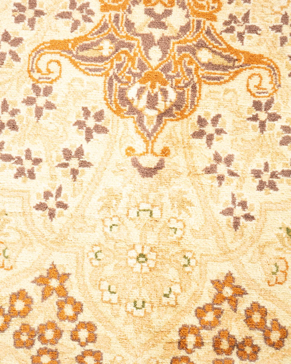 Pakistanais Tapis Oriental Mogul ivoire noué à la main unique en son genre en vente