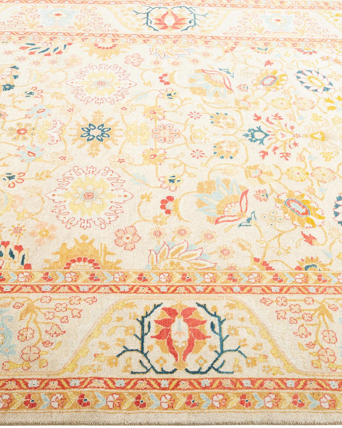 Tappeto orientale Mogul Ivory, unico nel suo genere e annodato a mano In condizioni Nuovo in vendita a Norwalk, CT