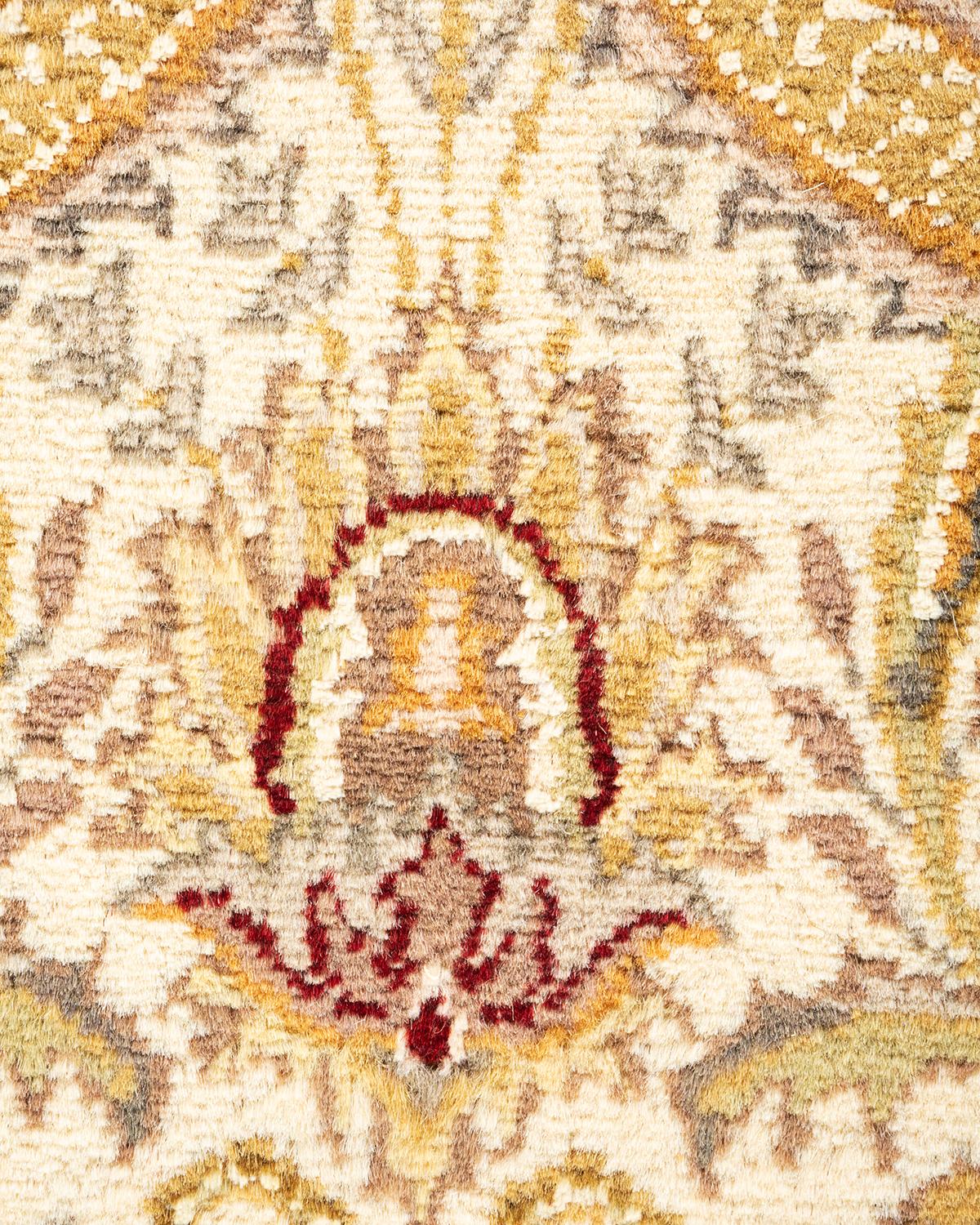 Pakistanais Tapis Oriental Mogul ivoire noué à la main, unique en son genre en vente