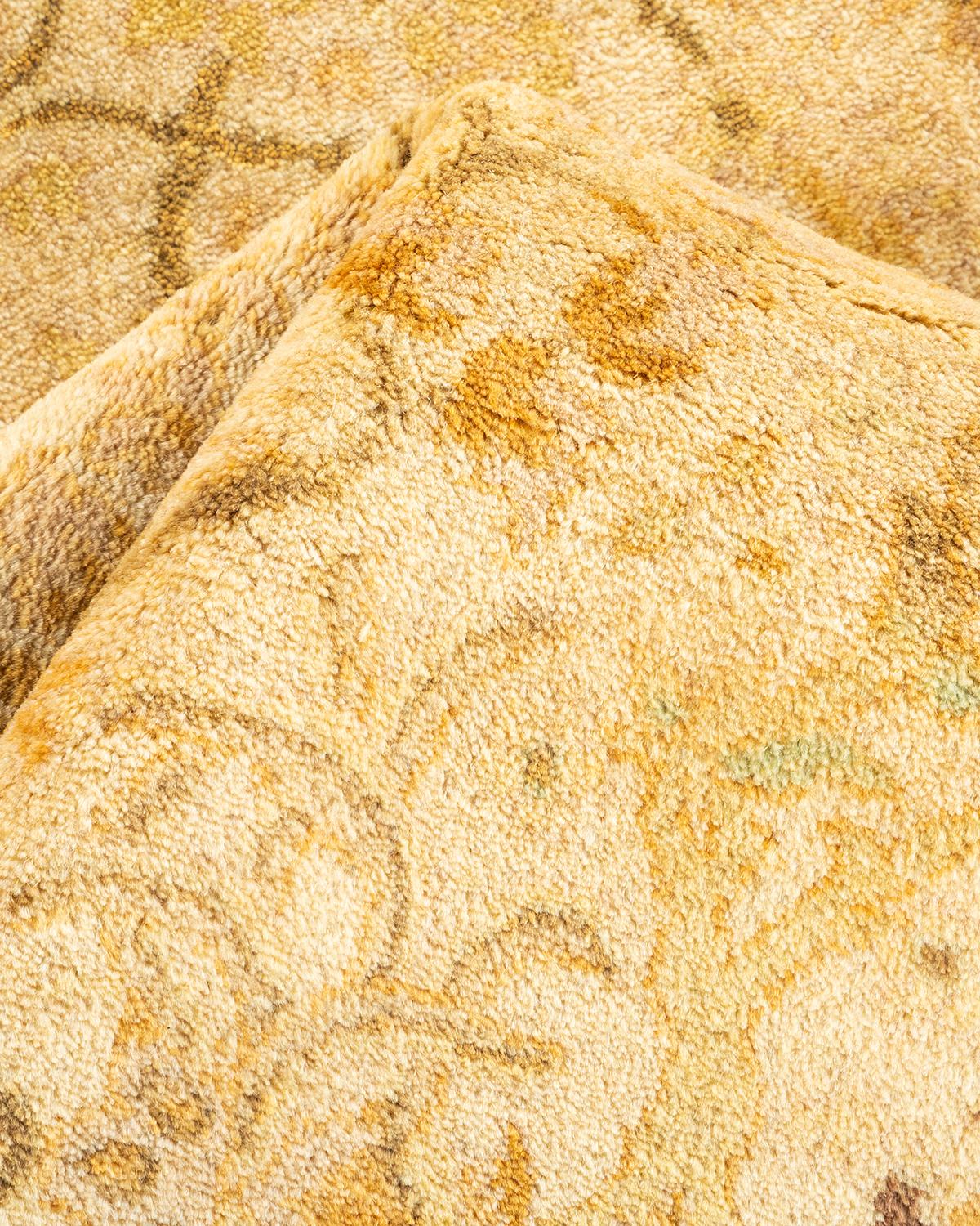 Tappeto orientale Mogul Ivory, unico nel suo genere e annodato a mano in vendita 1