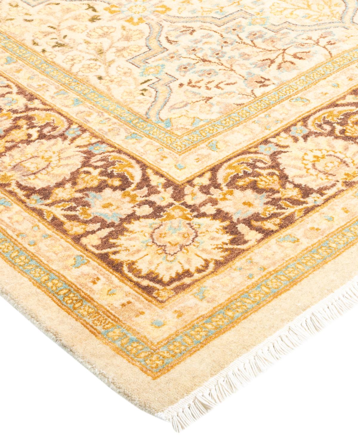 Las alfombras de la colección Mogul, con sus colores discretos y sus diseños en toda la superficie, aportarán una sofisticación atemporal a cualquier habitación. Influenciadas por un espectro de diseños turcos, indios y persas, los artesanos que