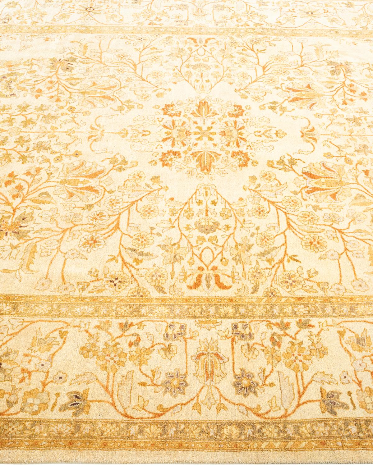 Tappeto orientale Mogul Ivory, unico nel suo genere e annodato a mano In condizioni Nuovo in vendita a Norwalk, CT