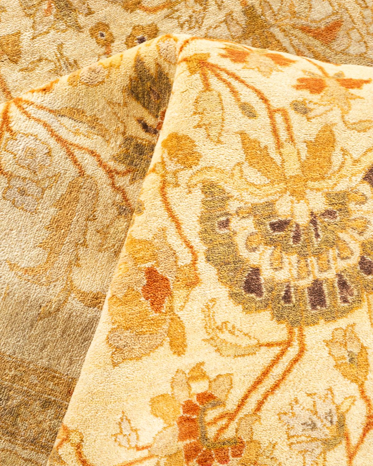 Tappeto orientale Mogul Ivory, unico nel suo genere e annodato a mano in vendita 1
