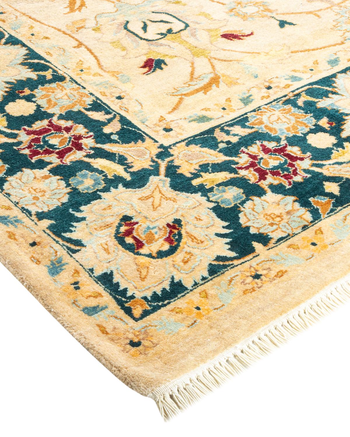 Avec leurs palettes discrètes et leurs motifs à l'envers, les tapis de la collection Mogul apporteront une sophistication intemporelle à n'importe quelle pièce. Influencés par un éventail de motifs turcs, indiens et persans, les artisans qui tissent