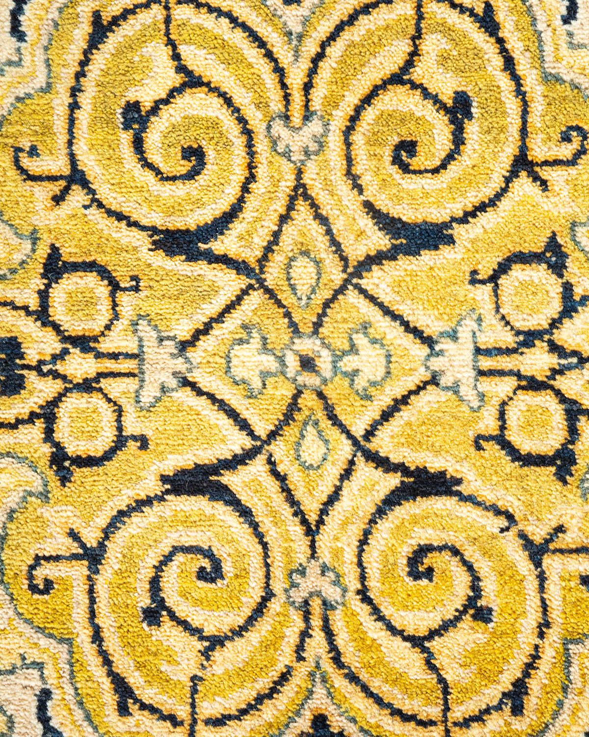 Handgeknüpfter orientalischer Mogul-Teppich in Elfenbein, 1,25 m x 2,25 m, Unikat (Pakistanisch) im Angebot