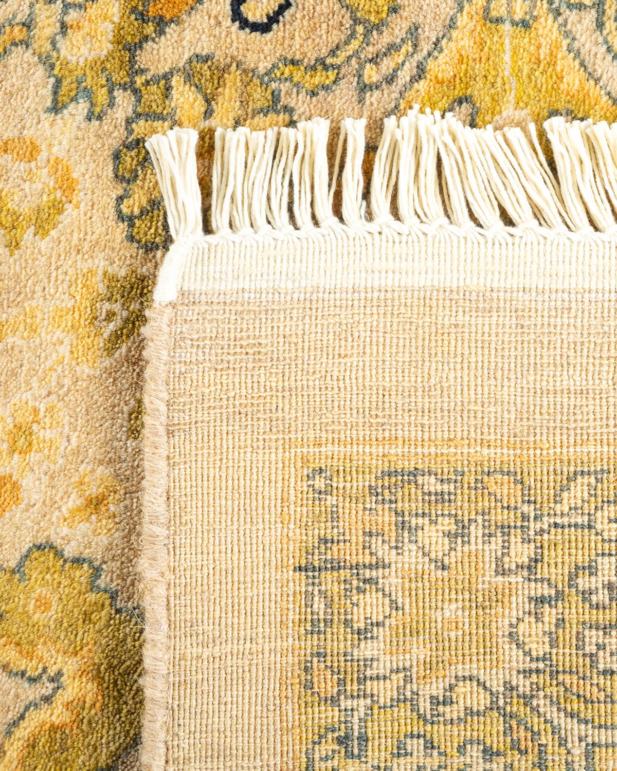 Handgeknüpfter orientalischer Mogul-Teppich in Elfenbein, 1,25 m x 2,25 m, Unikat (21. Jahrhundert und zeitgenössisch) im Angebot