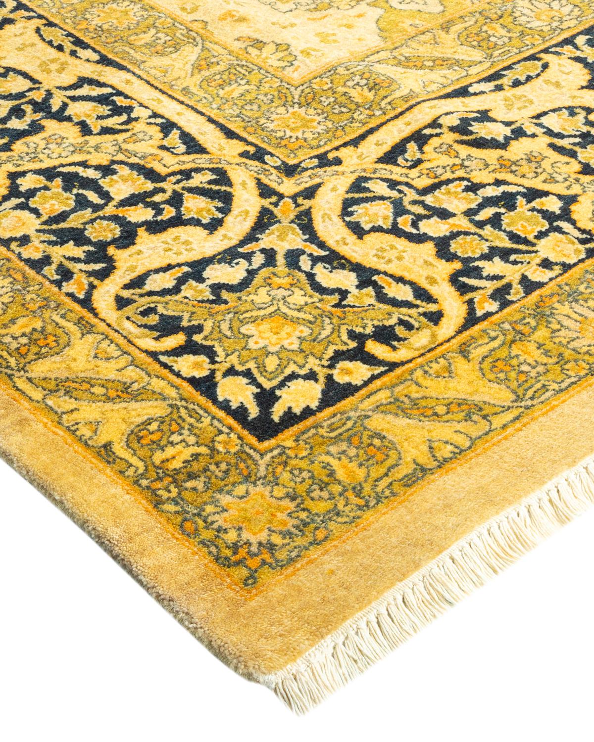 Die Teppiche der Mogul-Kollektion bringen mit ihren zurückhaltenden Farben und Allover-Mustern zeitlose Eleganz in jeden Raum. Beeinflusst von einem Spektrum türkischer, indischer und persischer Designs, lassen die Kunsthandwerker, die diese