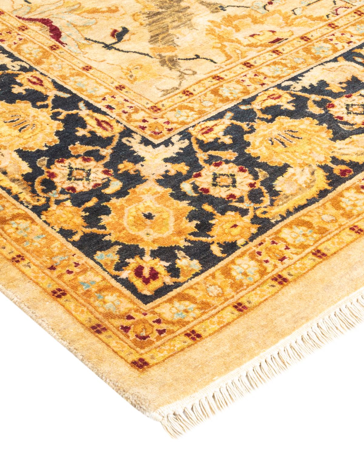 Die Teppiche der Mogul-Kollektion bringen mit ihren zurückhaltenden Farben und Allover-Mustern zeitlose Eleganz in jeden Raum. Beeinflusst von einem Spektrum türkischer, indischer und persischer Designs, lassen die Kunsthandwerker, die diese